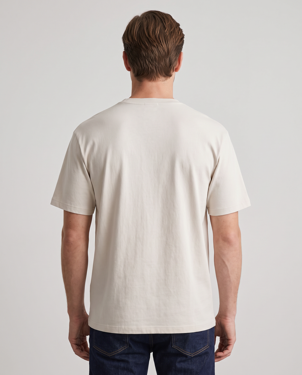 EAZEN Essential Tee - Off White - Model Thijs Studio Back