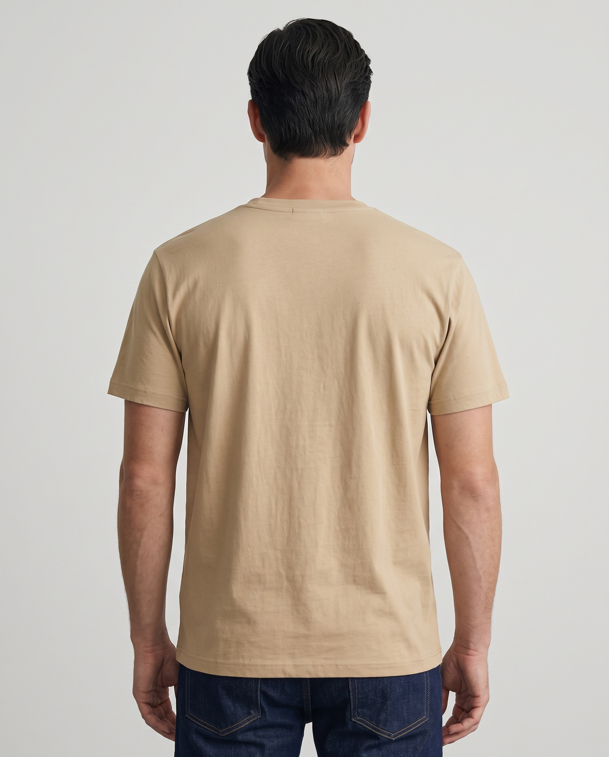 EAZEN Essential Tee - Sand - Model Thijs Studio Back