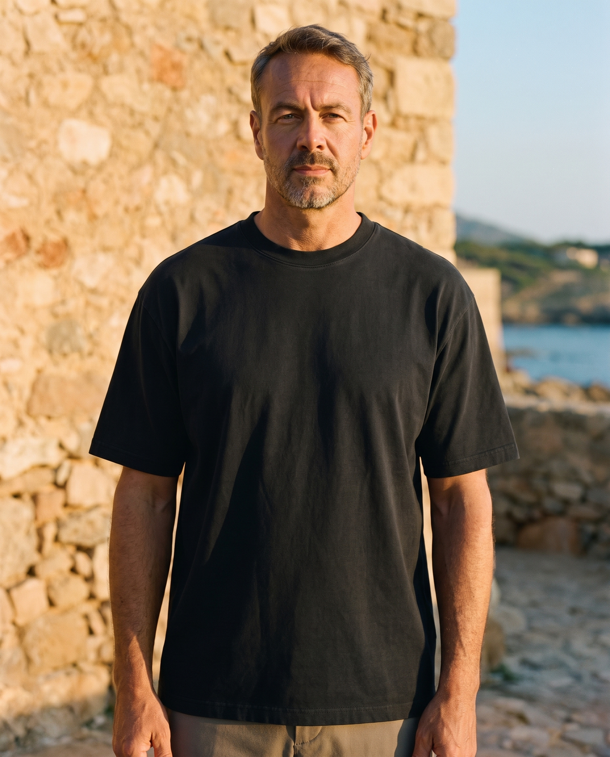 EAZEN Essential Tee - Washed Black - Model Man-1 Outdoor Upper Body
