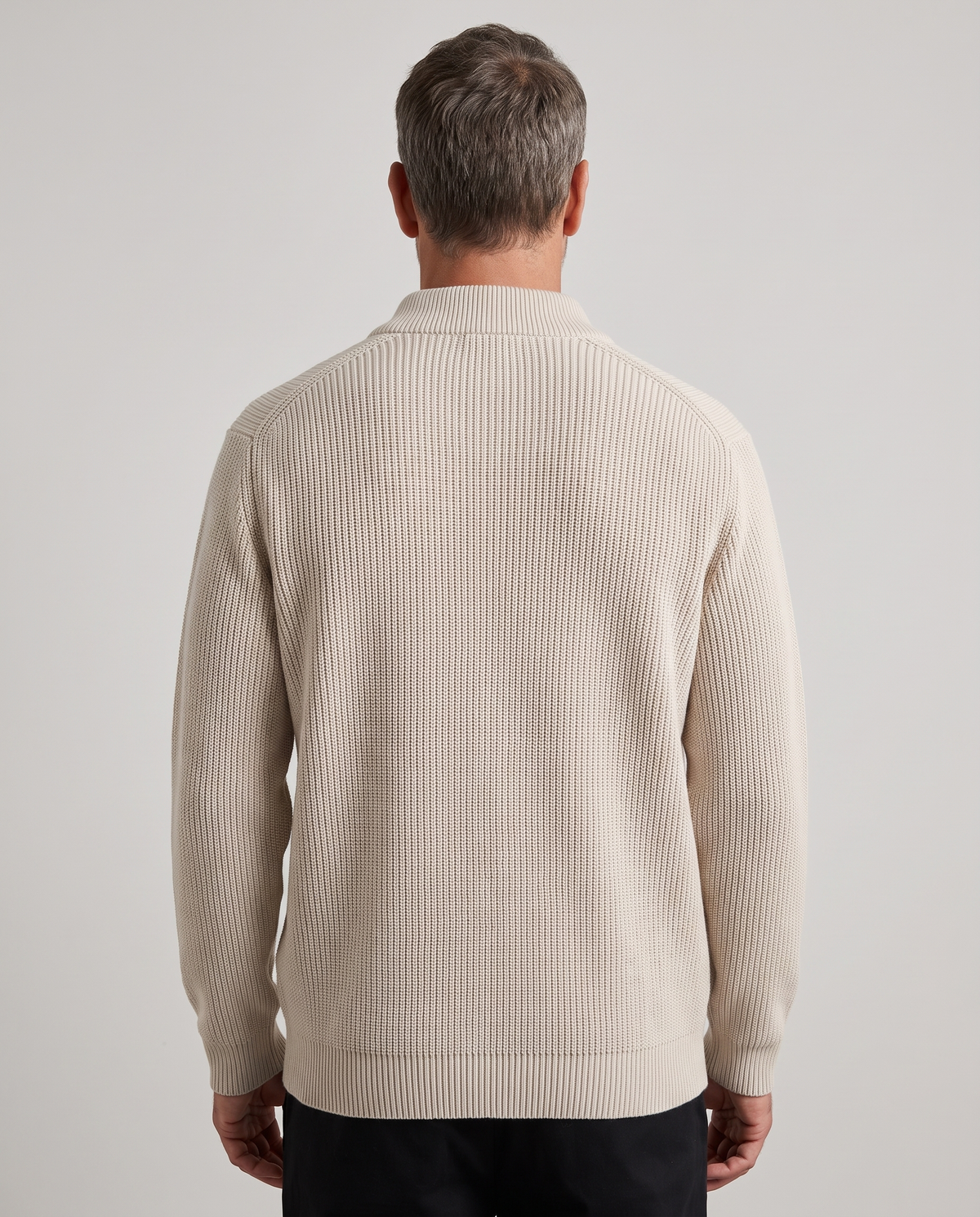 EAZEN Halfzip Polo - Off White - Model Man-1 Studio Back