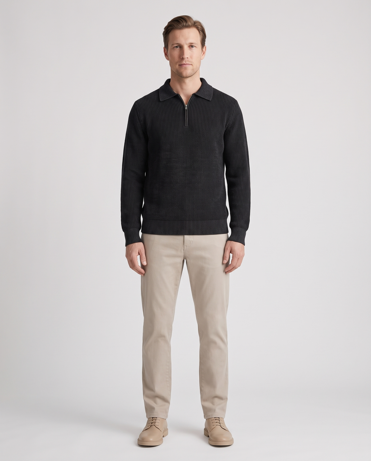 EAZEN Halfzip Polo - Washed Black - Model Thijs Studio Front