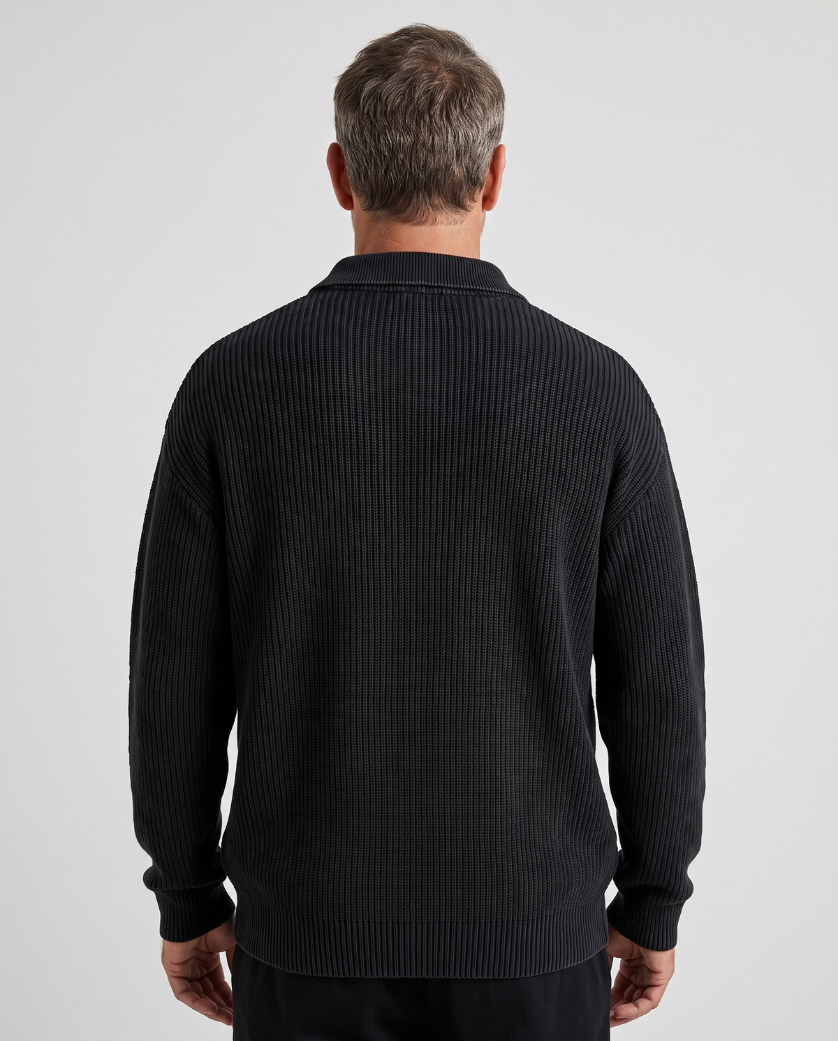 EAZEN Halfzip Polo - Washed Black - Model Man-1 Studio Back