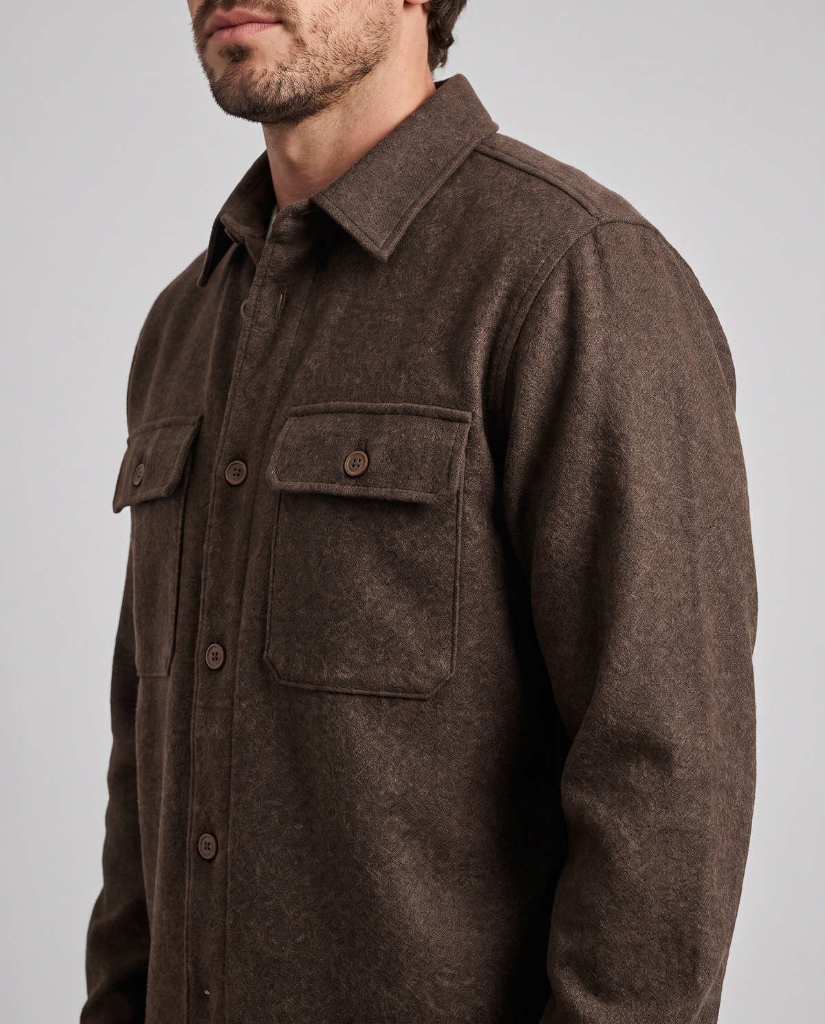 EAZEN Overshirt – Chocolate Brown – studio – model EAZEN-Vriend
