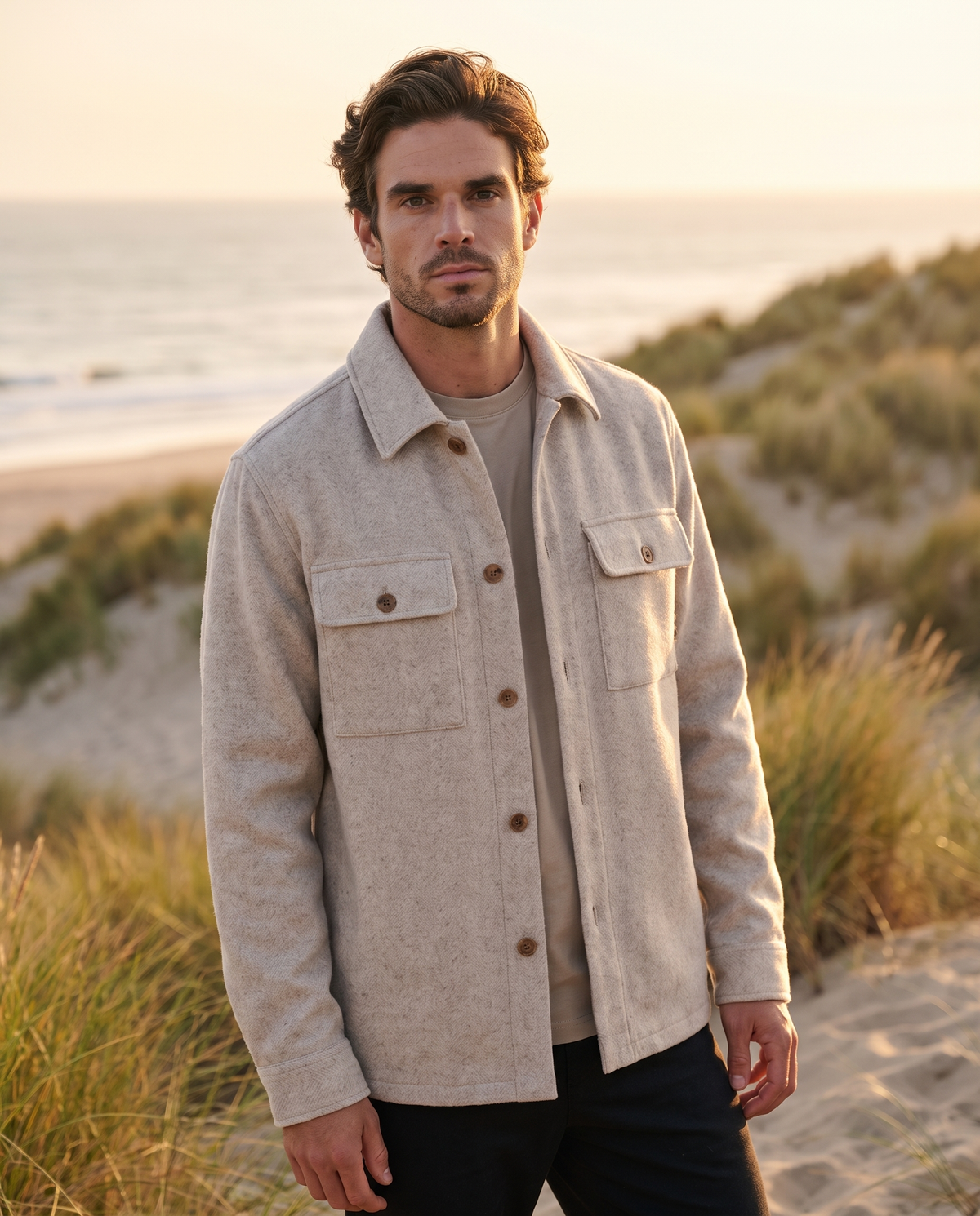 EAZEN Overshirt – Sand – outdoor – model EAZEN-Vriend