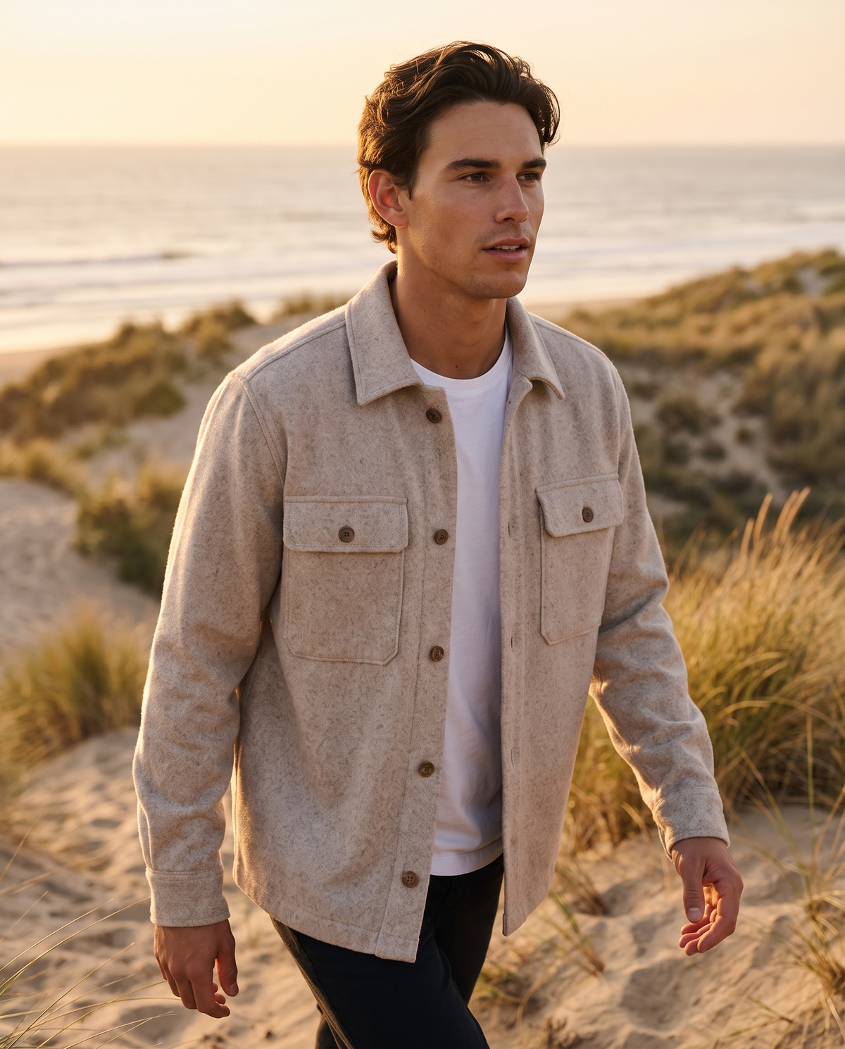 EAZEN Overshirt – Sand – outdoor – model EAZEN-Vriend