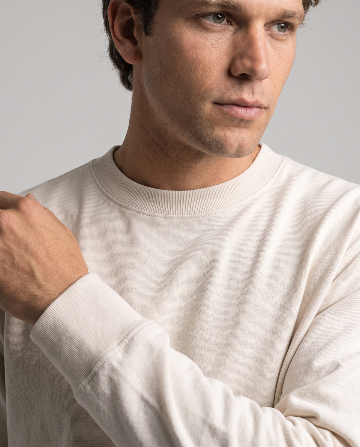 EAZEN Longsleeve – Off White – studio – close-up – no print