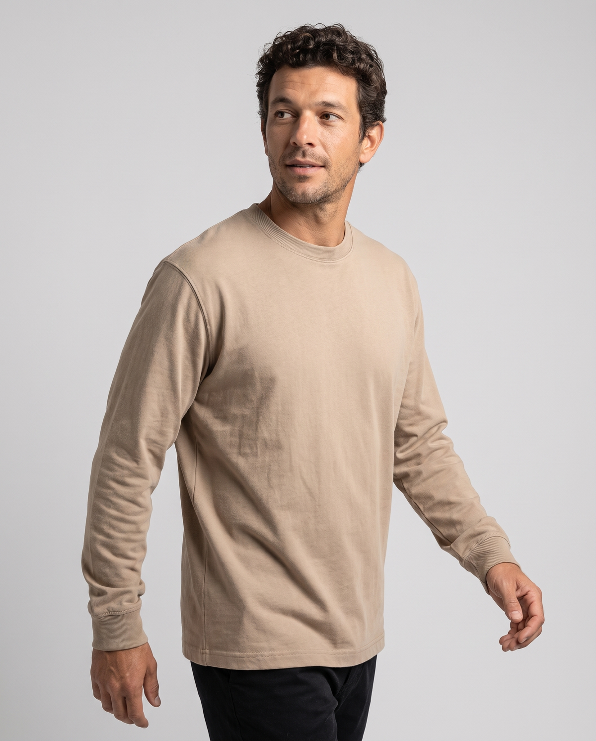 EAZEN Longsleeve – Sand – studio – front – no print