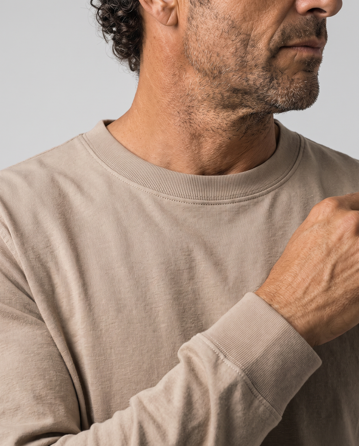 EAZEN Longsleeve – Sand – studio – close-up – no print