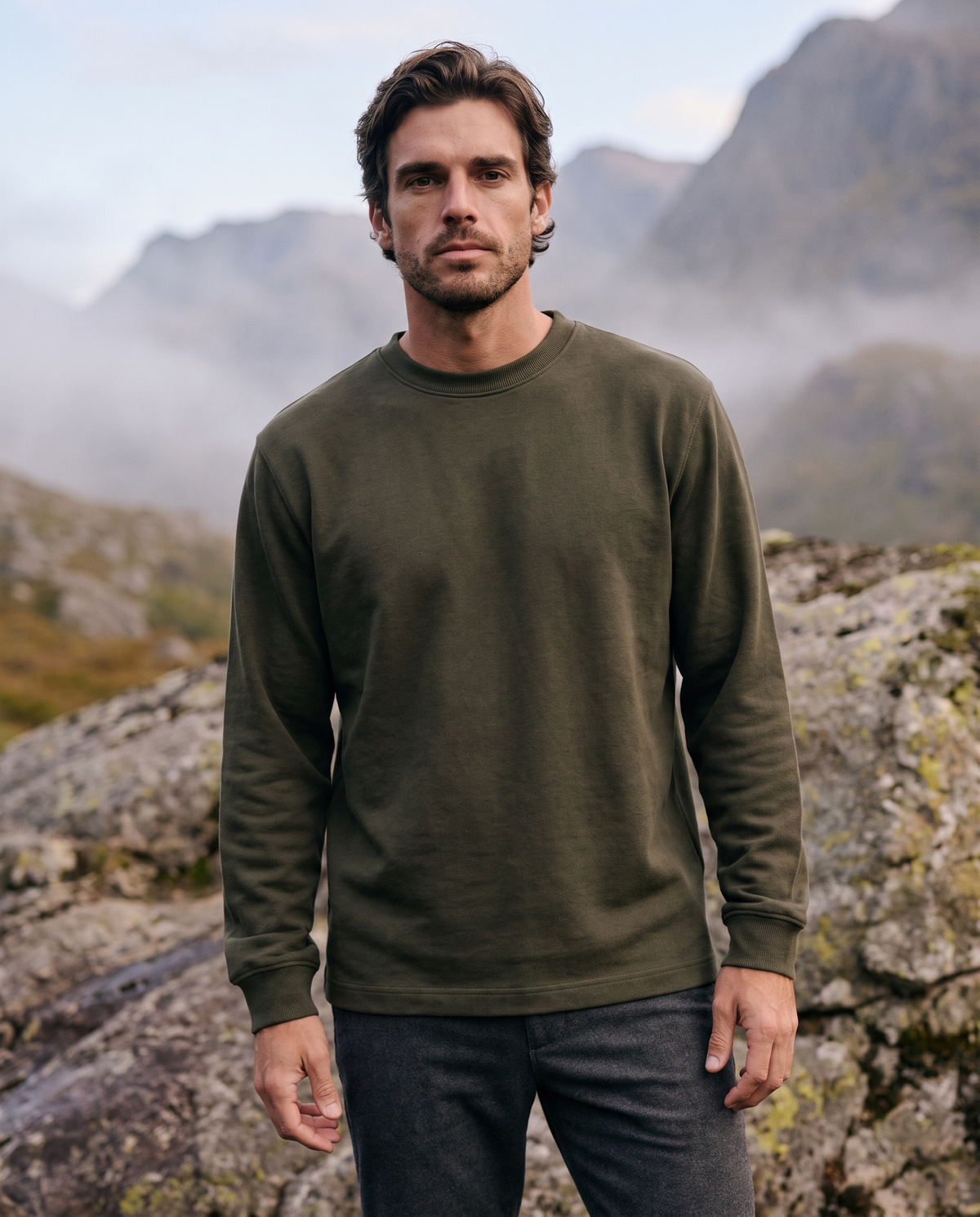 EAZEN Longsleeve – Olive – outdoor – front – no print