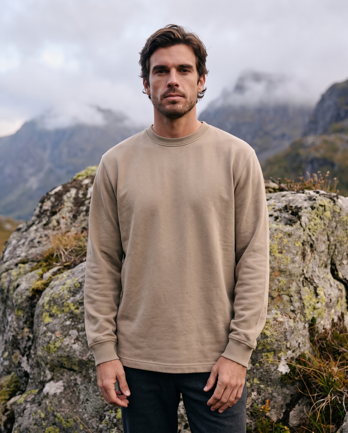 EAZEN Longsleeve – Sand – outdoor – front – no print