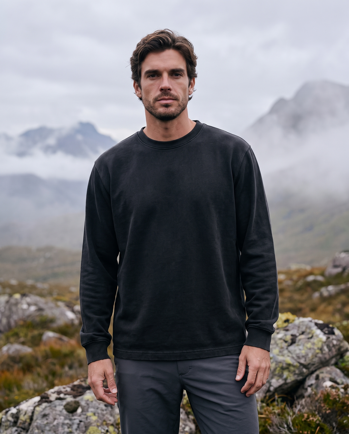 EAZEN Longsleeve – Washed Black – outdoor – front – no print