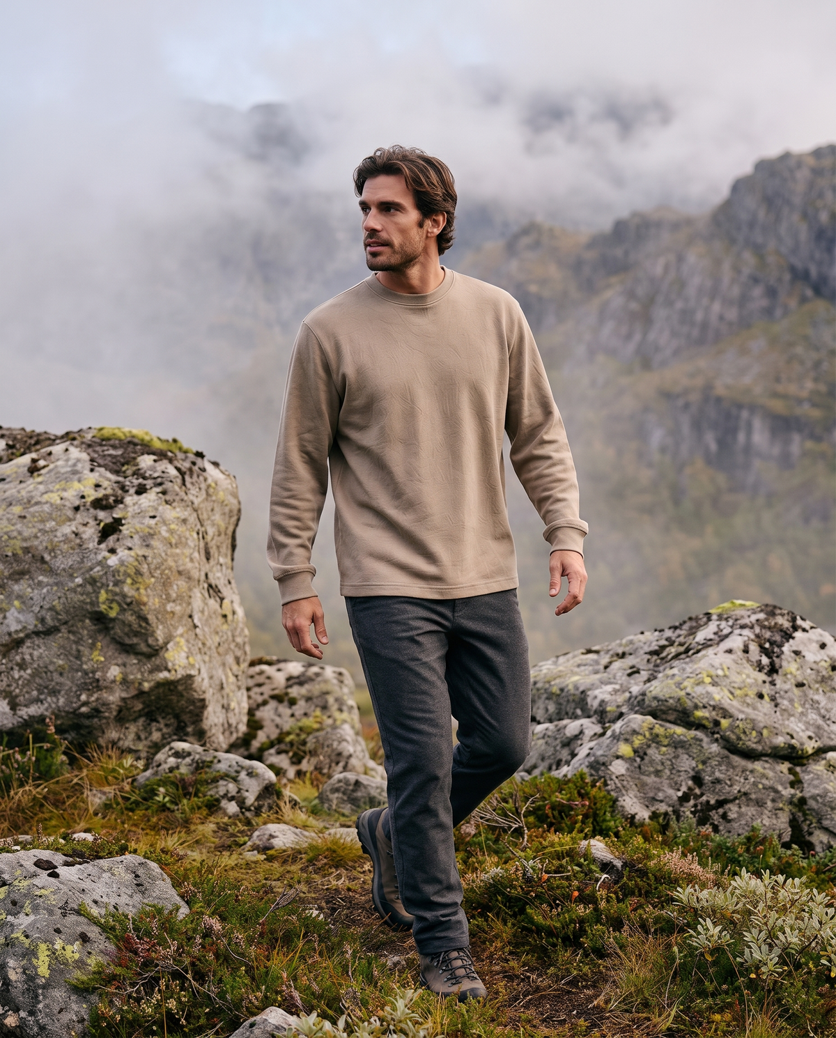 EAZEN Longsleeve – Sand – outdoor – front – no print