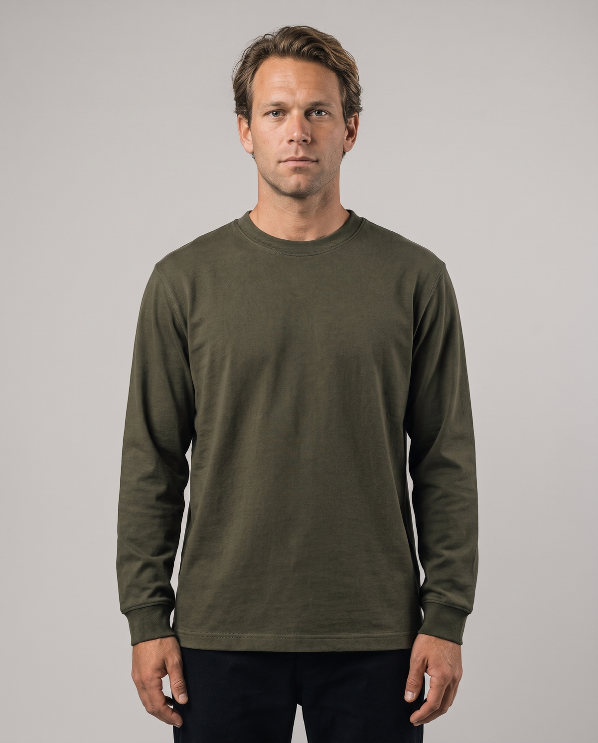 EAZEN Longsleeve – Olive – studio – front – no print