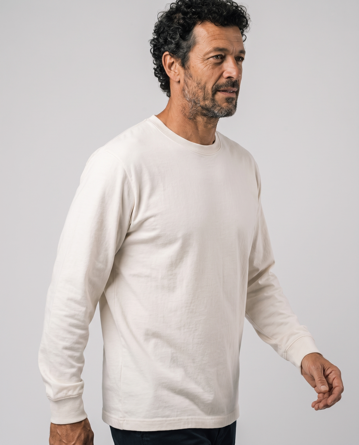 EAZEN Longsleeve – Off White – studio – front – no print