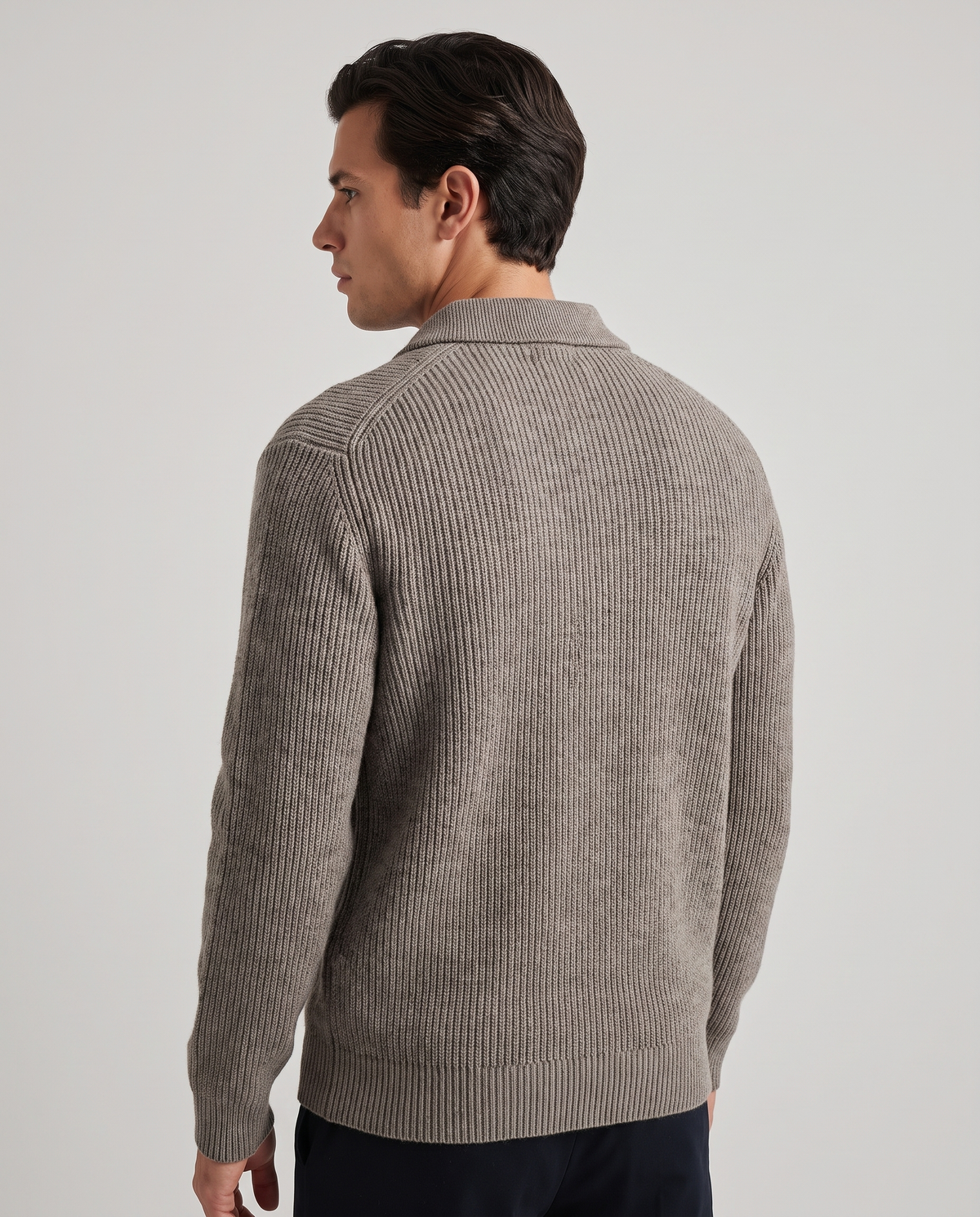 EAZEN Halfzip Polo – Taupe – studio – model EAZEN-Vriend