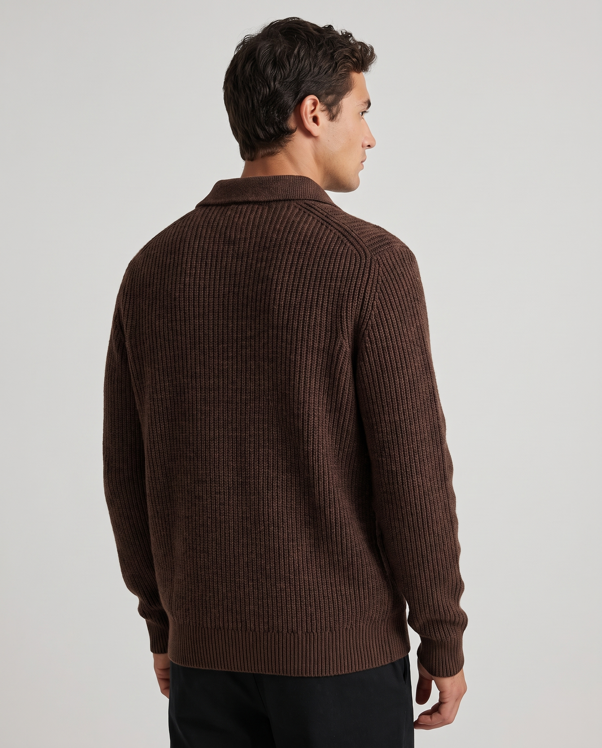 EAZEN Halfzip Polo – Brown – studio – model EAZEN-Vriend