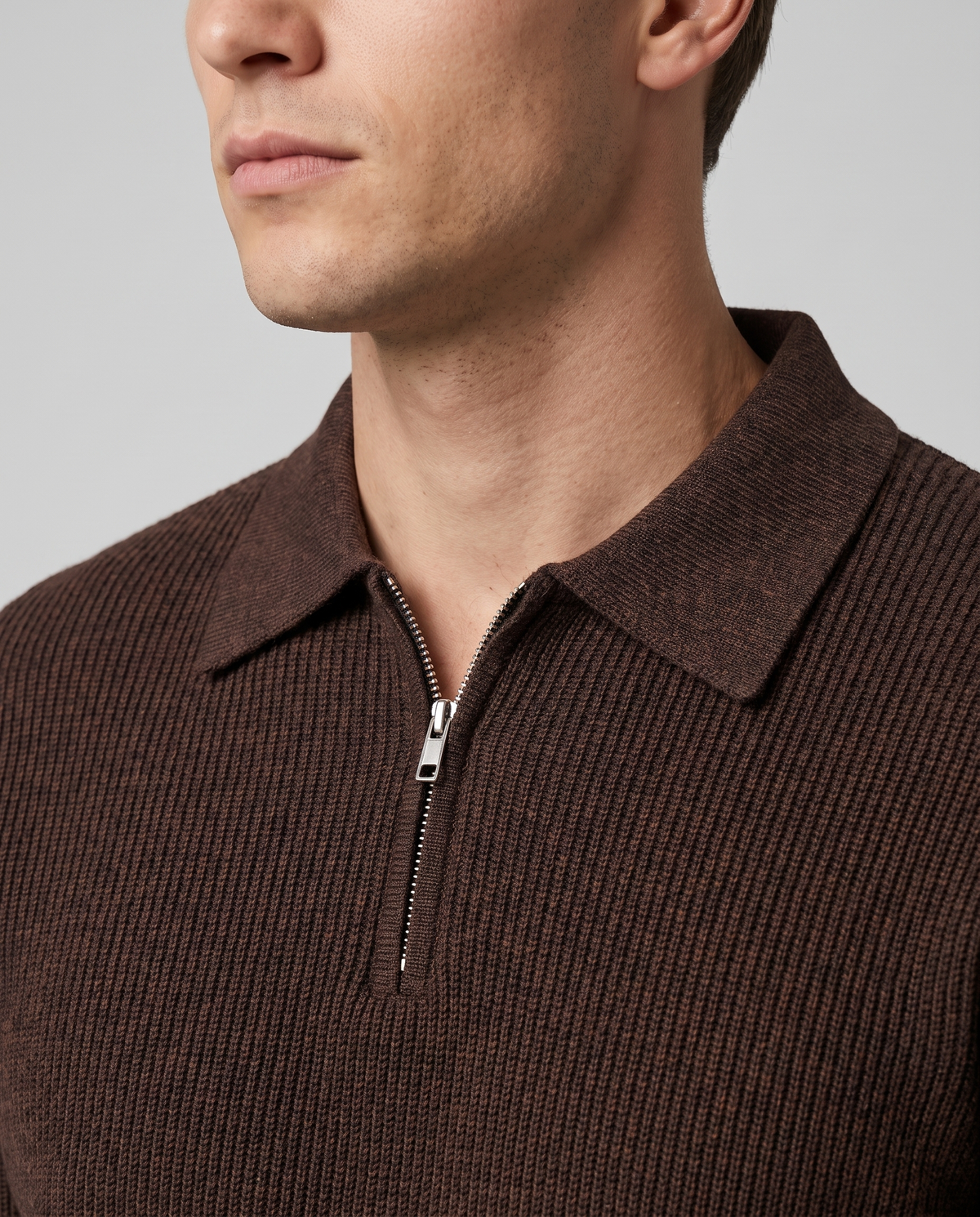 EAZEN Halfzip Polo – Brown – studio – model Thijs