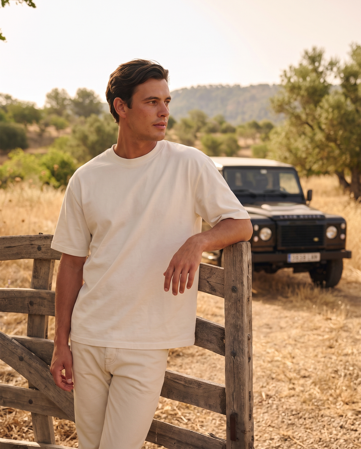 EAZEN Essential Tee – Off White – outdoor – model Thijs