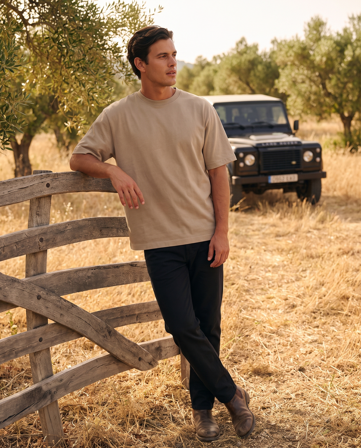 EAZEN Essential Tee – Sand – outdoor – model Thijs