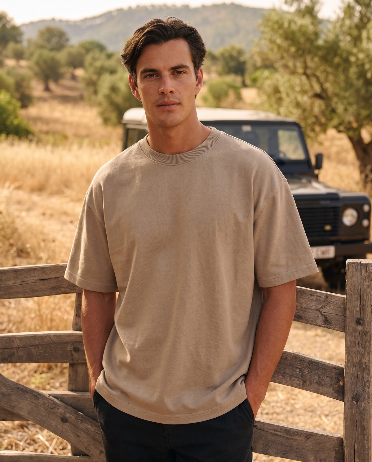EAZEN Essential Tee – Sand – outdoor – model EAZEN-Vriend