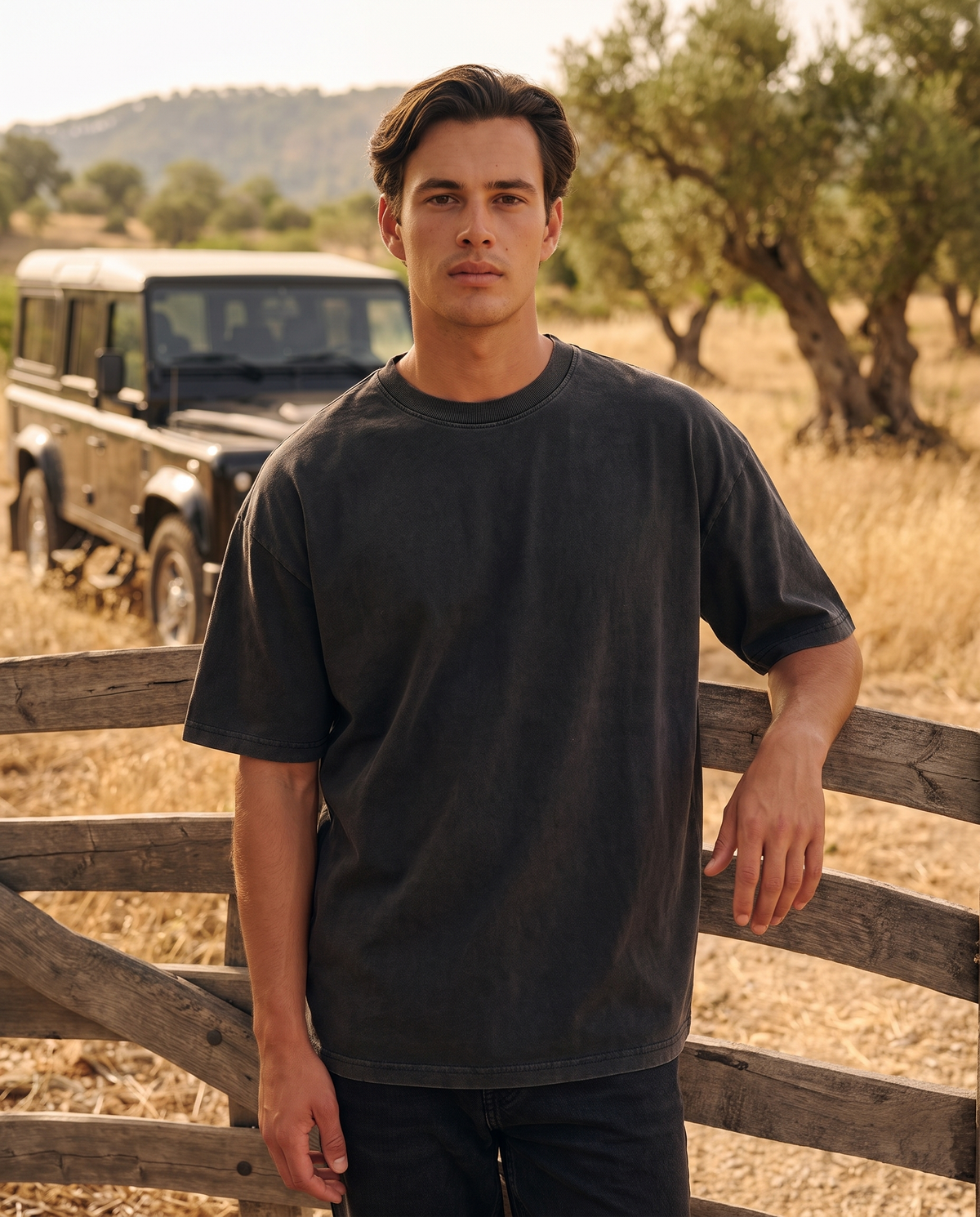 EAZEN Essential Tee – Washed Black – outdoor – model EAZEN-Vriend