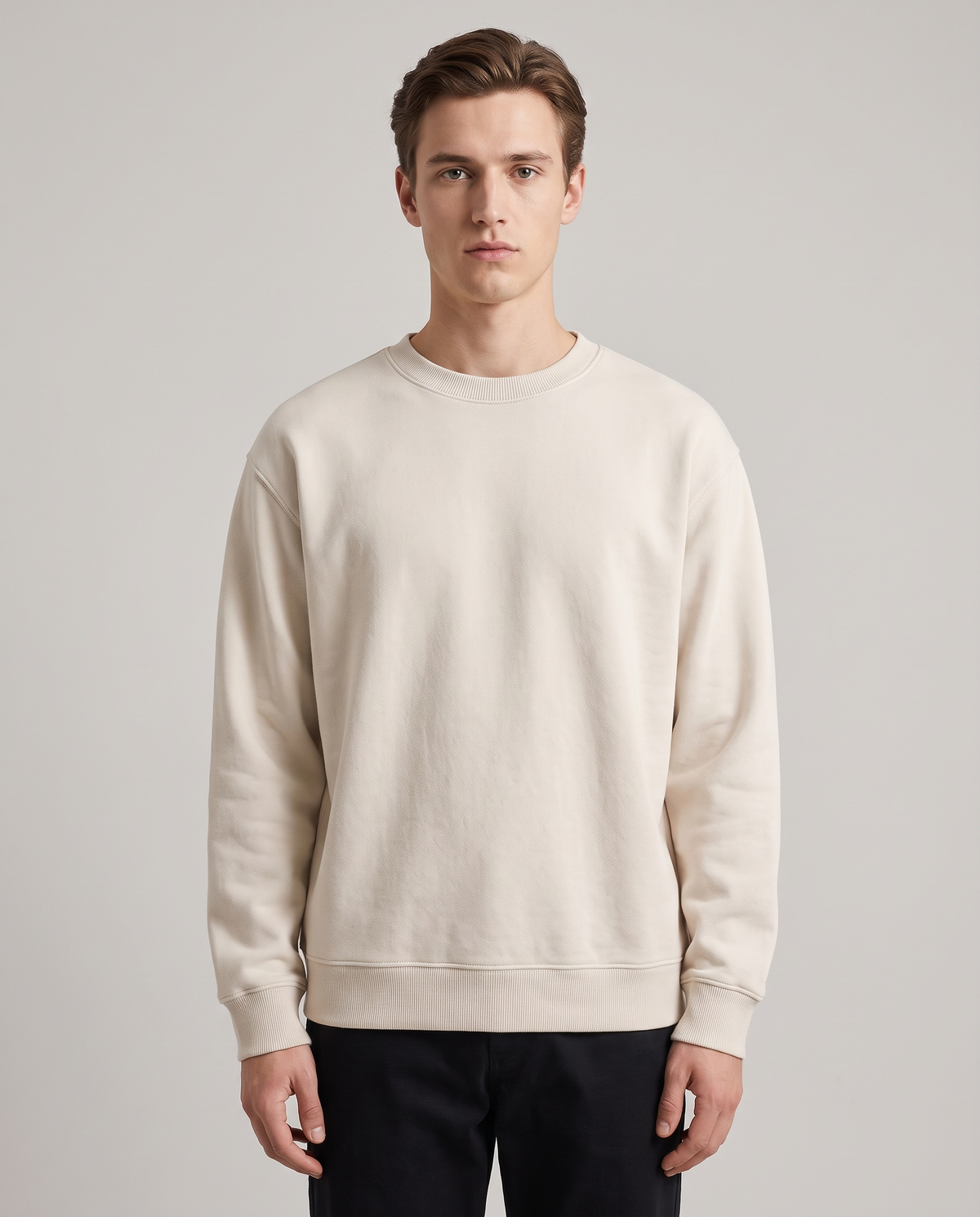 EAZEN Crewneck Sweater – Off White – studio – front