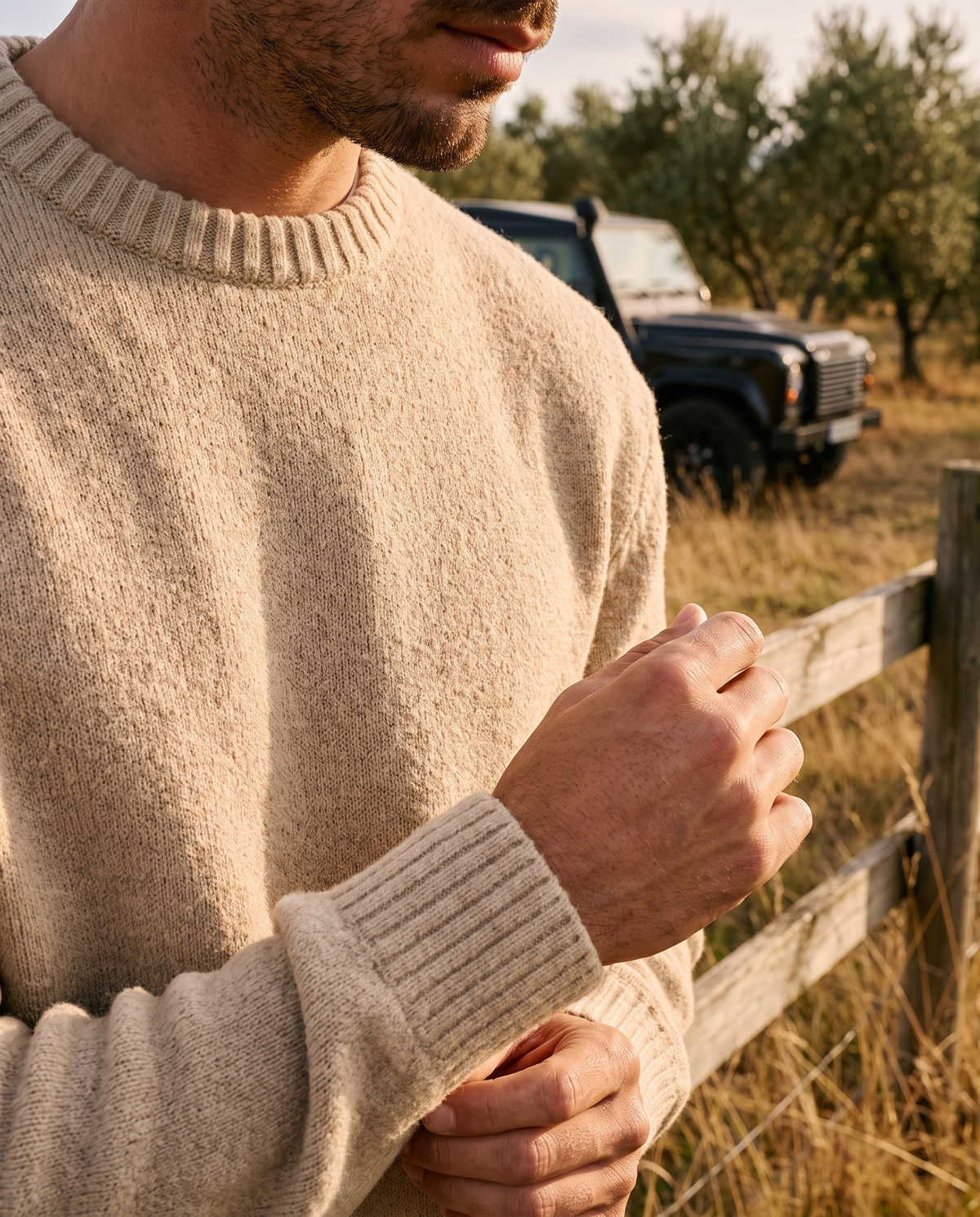 EAZEN Crewneck Sweater – Sand – outdoor – close-up