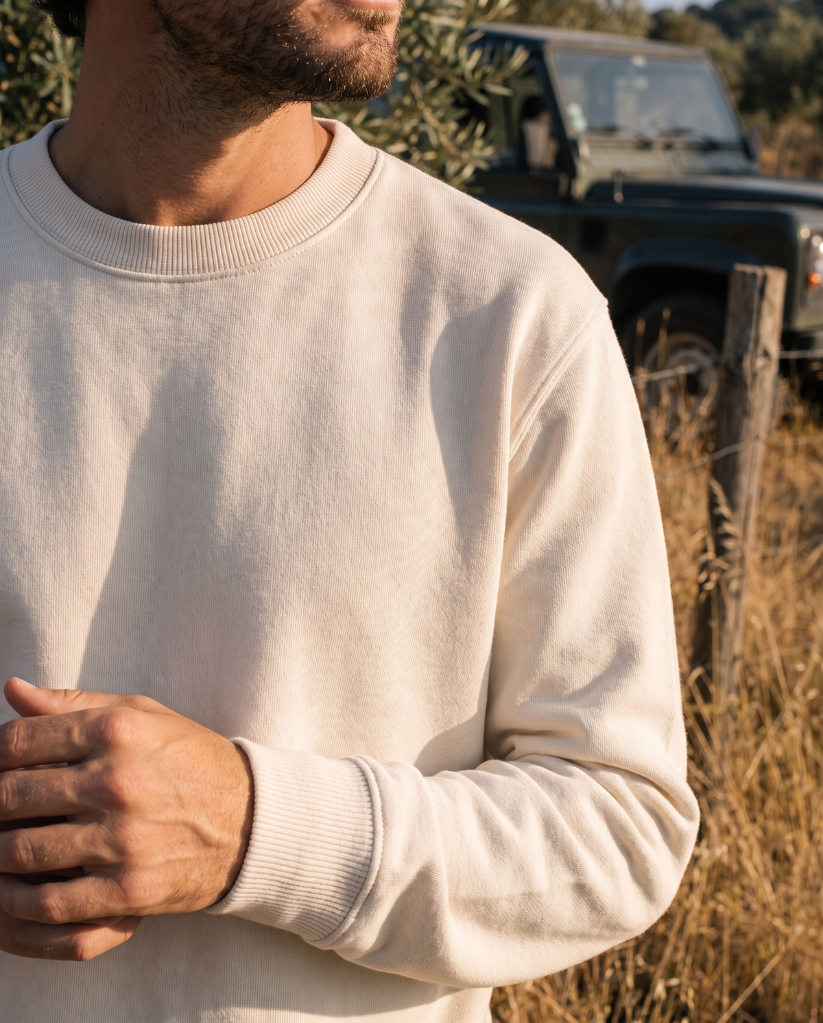 EAZEN Crewneck Sweater – Off White – outdoor – close-up
