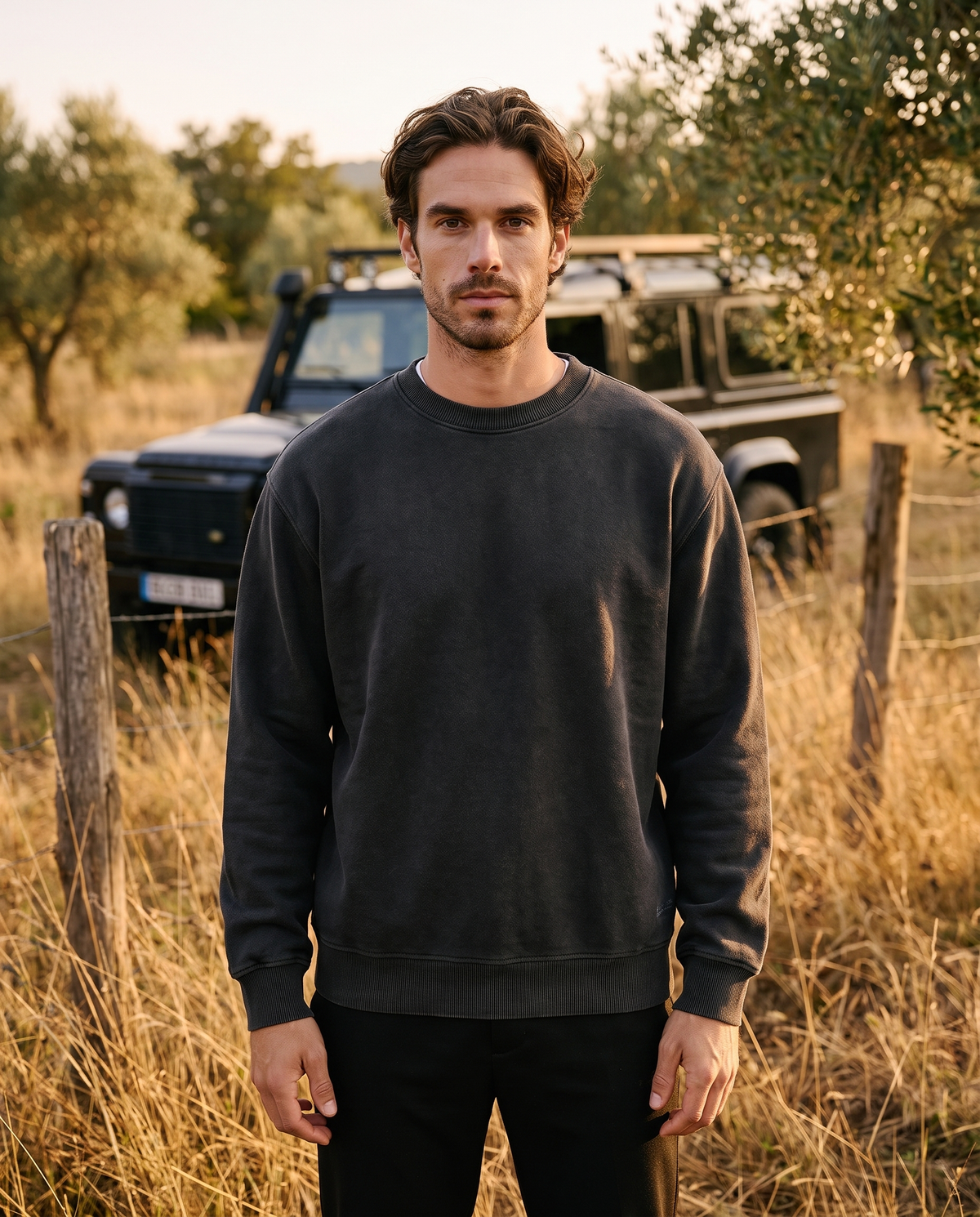 EAZEN Crewneck Sweater – Washed Black – outdoor – front
